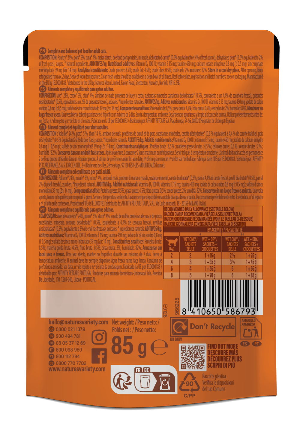 Peda&ccedil;os envolvidos em molho com atum