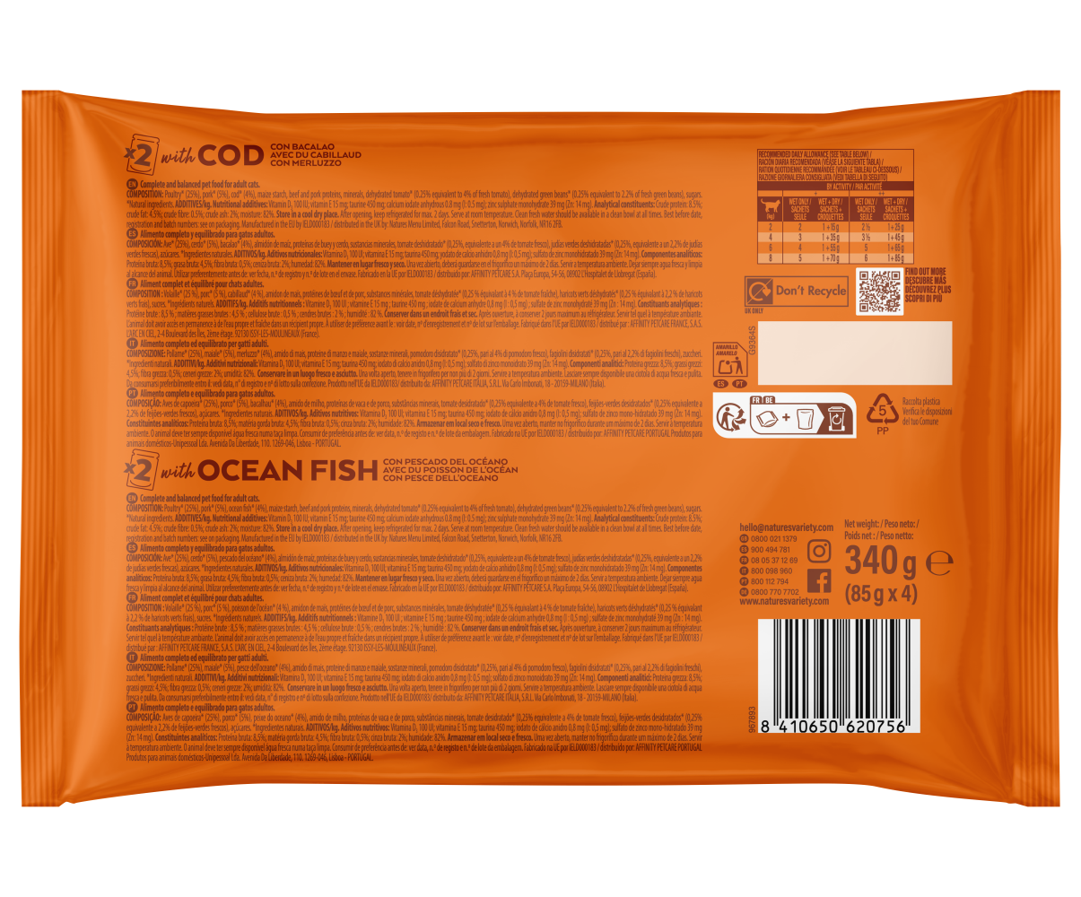 Peda&ccedil;os envolvidos em molho com bacalhau ou peixe do oceano