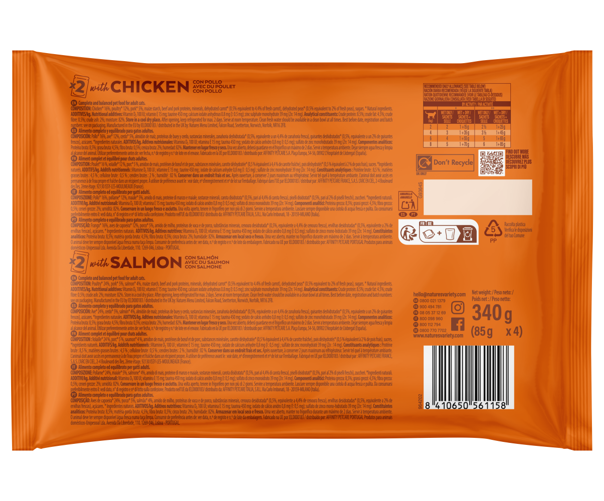 Peda&ccedil;os envolvidos em molho com frango ou salm&atilde;o